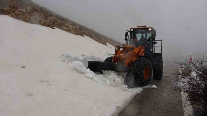Yoğun kar nedeniyle kapalı olan Nemrut Dağı yolu açılıyor