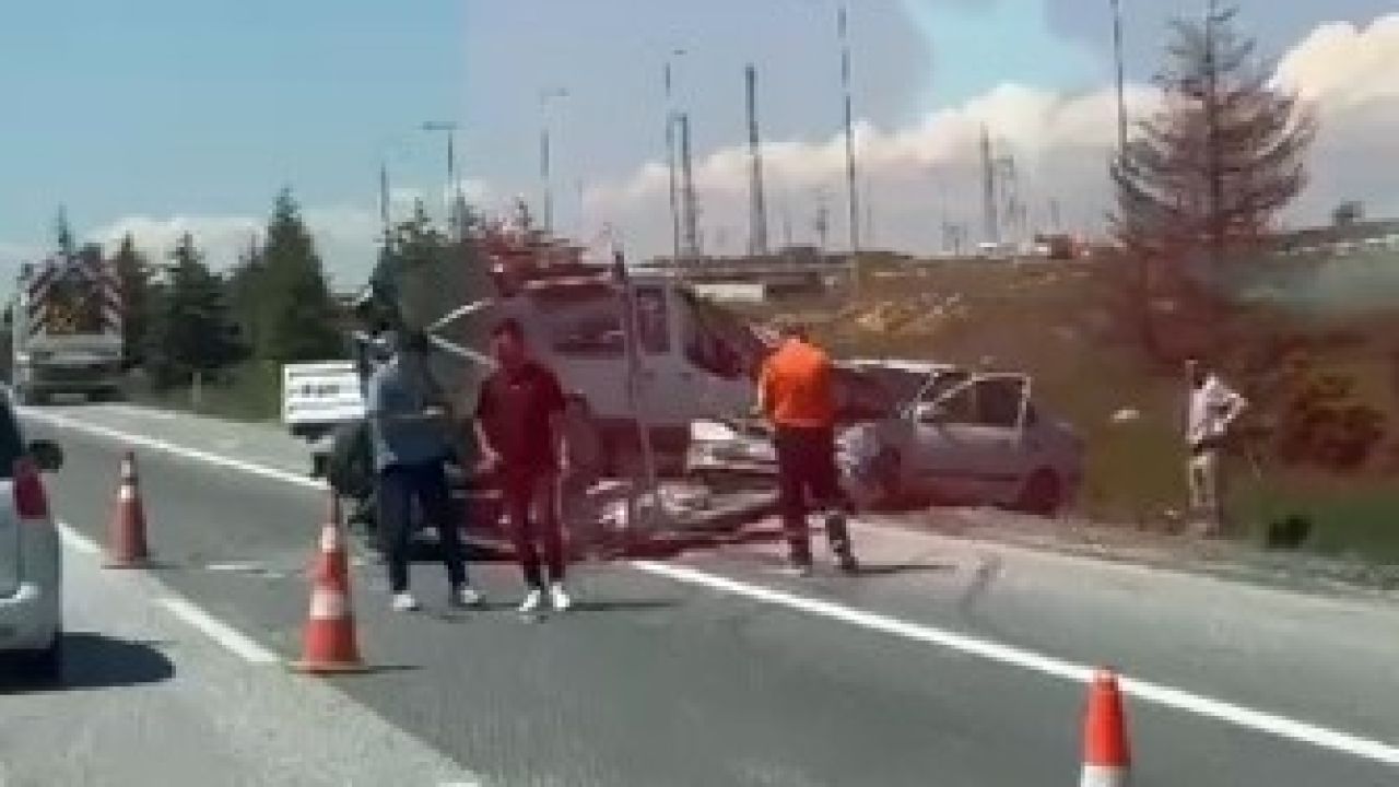 Yol şeridi çeken araca otomobil çarptı