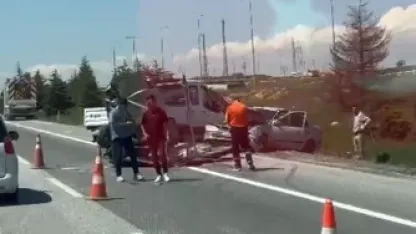 Yol şeridi çeken araca otomobil çarptı