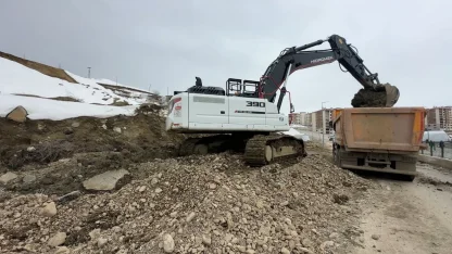 Yüksekova’da heyelan bölgesinde çalışmalar sürüyor