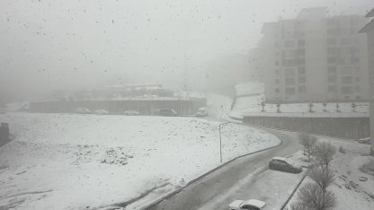 Yüksekova’da nisan ayında kar esareti