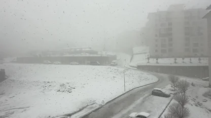 Yüksekova’da nisan ayında kar esareti