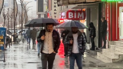 Yüksekova’da sağanak yağış etkili oldu