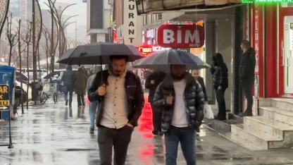 Yüksekova’da sağanak yağış etkili oldu