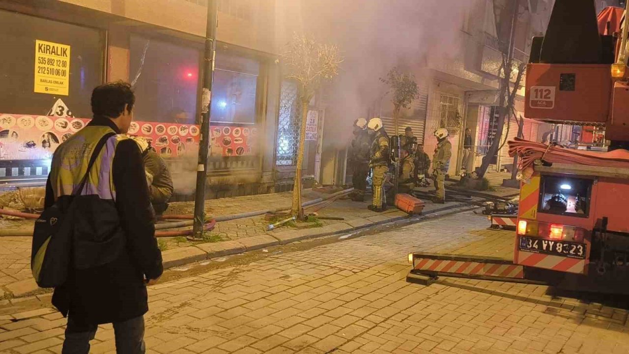 Zeytinburnu’nda gece saatlerinde hareketli dakikalar: Tekstil atölyesindeki yangın paniğe yol açtı