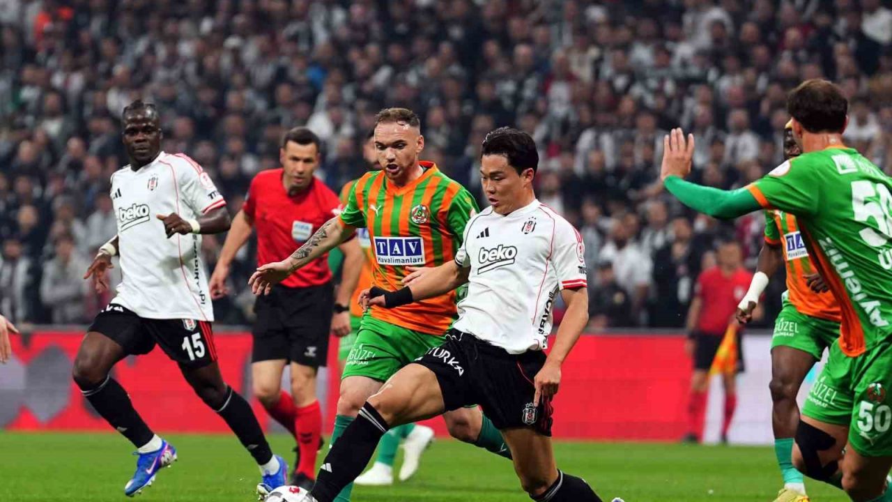 Ziraat Türkiye Kupası: Beşiktaş: 1 - Corendon Alanyaspor: 0 (İlk yarı)