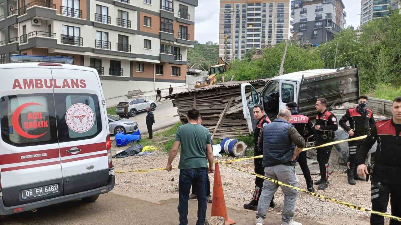 1 Mayıs İşçi Bayramı’nda kamyon altında kalan 2 işçi hayatını kaybetti