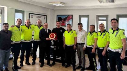 30 yıllık trafik polisinden duygulandıran veda