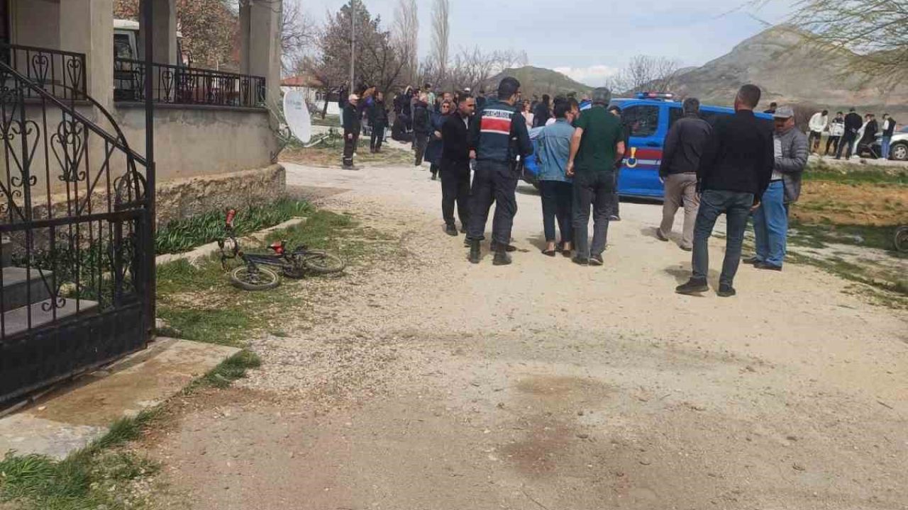 4 çocuk annesi eşini öldürüp intihar etti