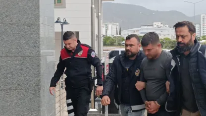 Adana’da cinayet zanlısı adliyeye sevk edildi