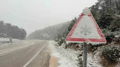 Afyonkarahisar’da kar ulaşımı aksattı