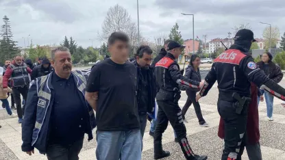 Ailelerden basın mensuplarına tepki: "Allah belanızı versin, daha 18 yaşında, çekmeyin"