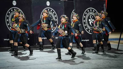 Aliağa’nın miniklerinden halk oyunlarında Ege bölge birinciliği