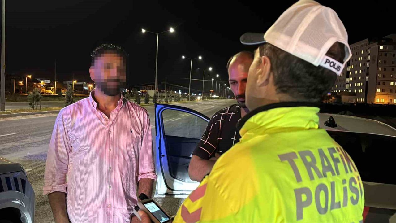 Alkollü sürücünün ehliyetine el konulup, 25 bin lira ceza kesildi