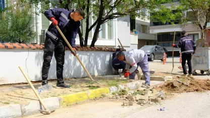 Altıeylül’de park ve yeşil alanlar yaza hazırlanıyor