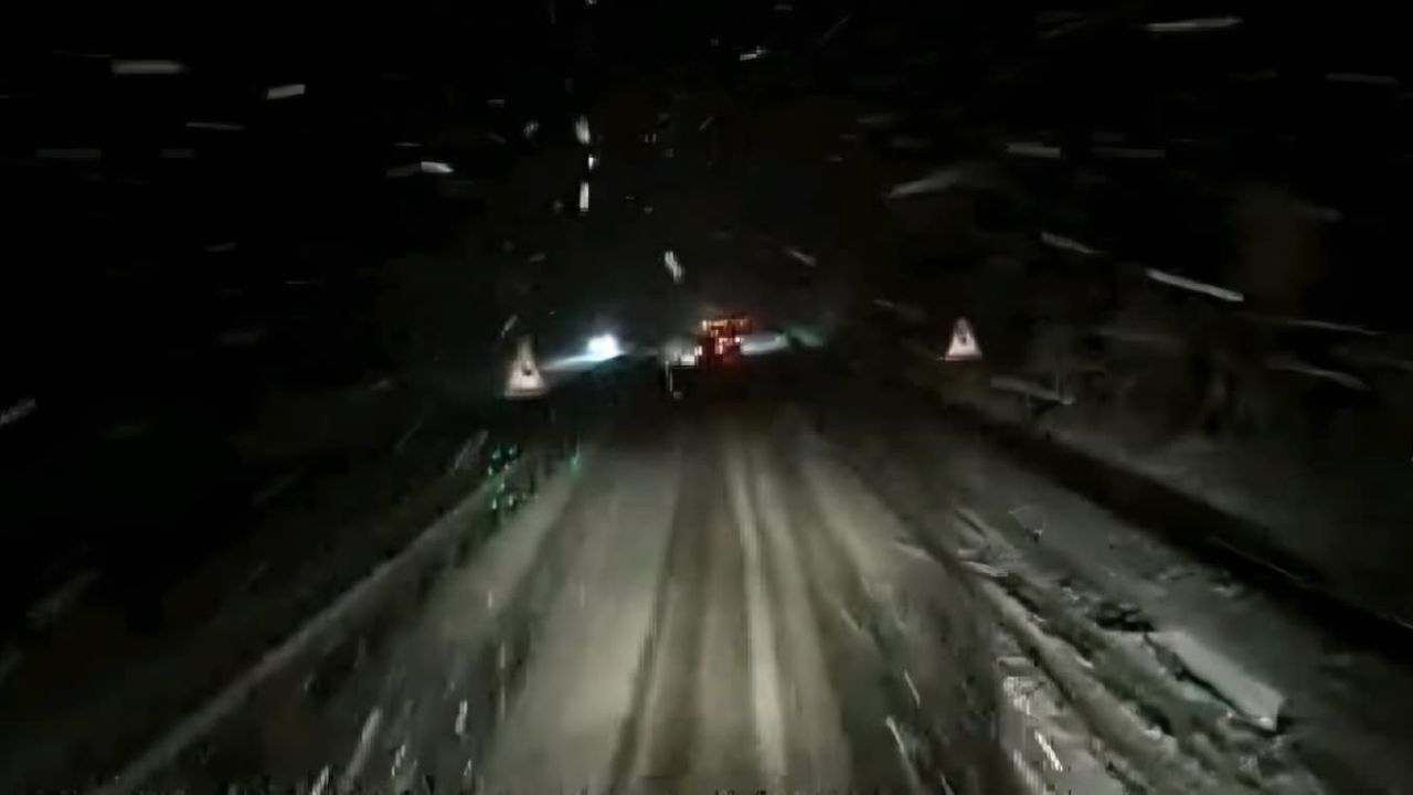 Ani kar yağışı nedeniyle bazı yollar ulaşıma kapatıldı