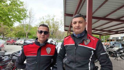Araç sürerken boğazına erik kaçtı, hayatını Yunus polisleri kurtardı