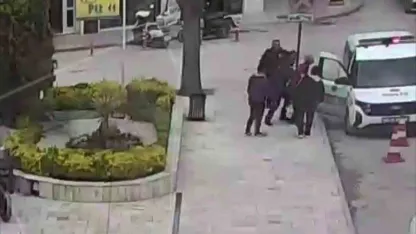 Aracından inip polis otosunun önüne geldi, hayatını Heimlich manevrasıyla polisler kurtardı