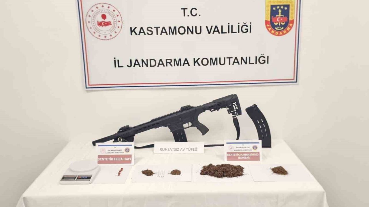 Araçta binlerce sentetik ecza hapla yakalanan sanıklardan biri tahliye edildi