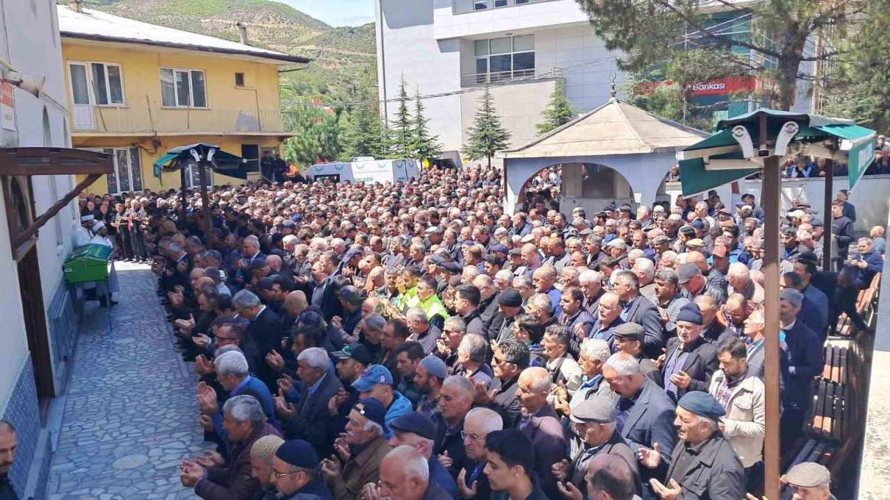 Artvin’de 4 ay sonra çığ altından çıkartılan Bülent Gezer son yolculuğuna uğurlandı