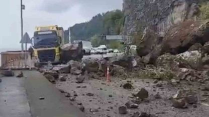Artvin’de Sarp Sınır Kapısı yolunda heyelan