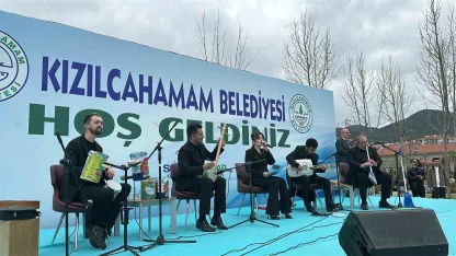 Atıklardan yaptıkları müzik aletleri ile konser verdiler