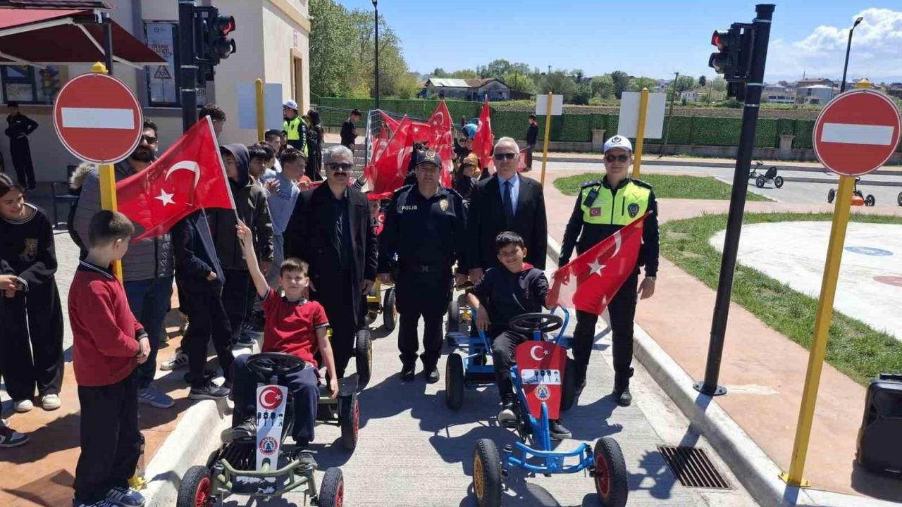 Bafra’da miniklere trafik eğitimi