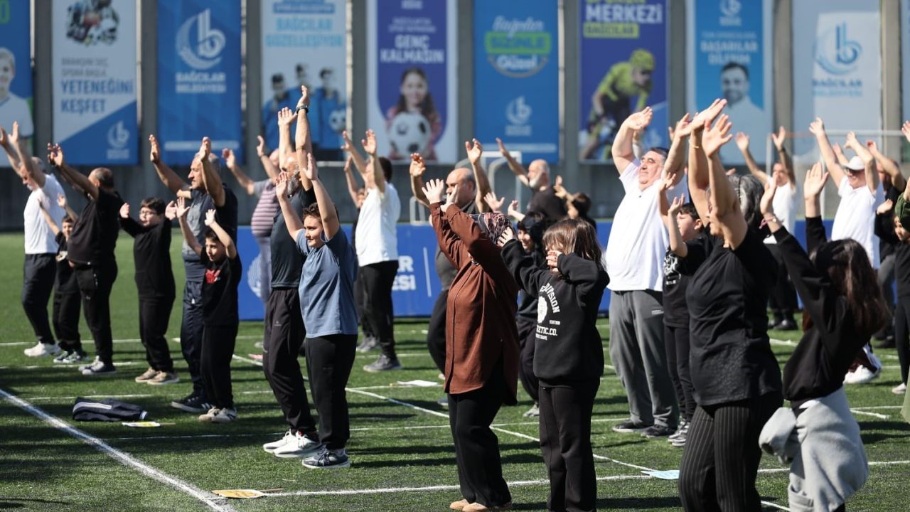 Bağcılar’da çocuklar ve yetişkinler zumba etkinliğinde bir araya geldi