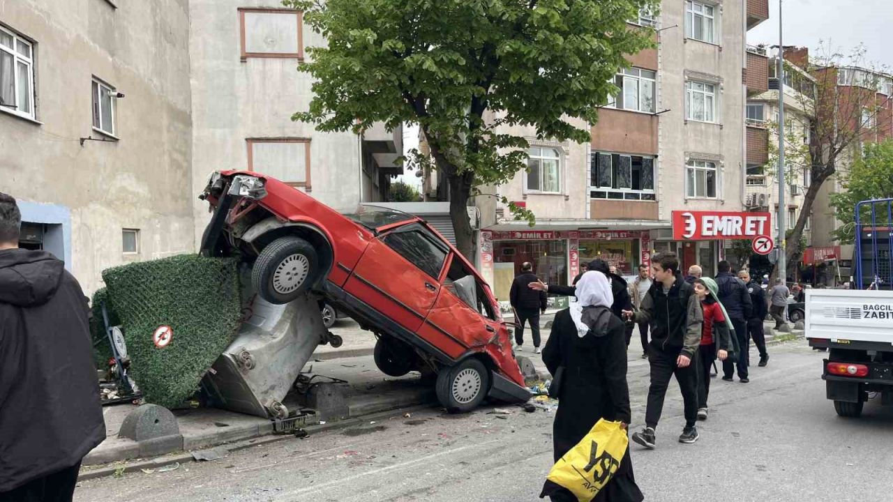 Bağcılar’da freni boşalan kamyon park halindeki 8 araca zarar verdi