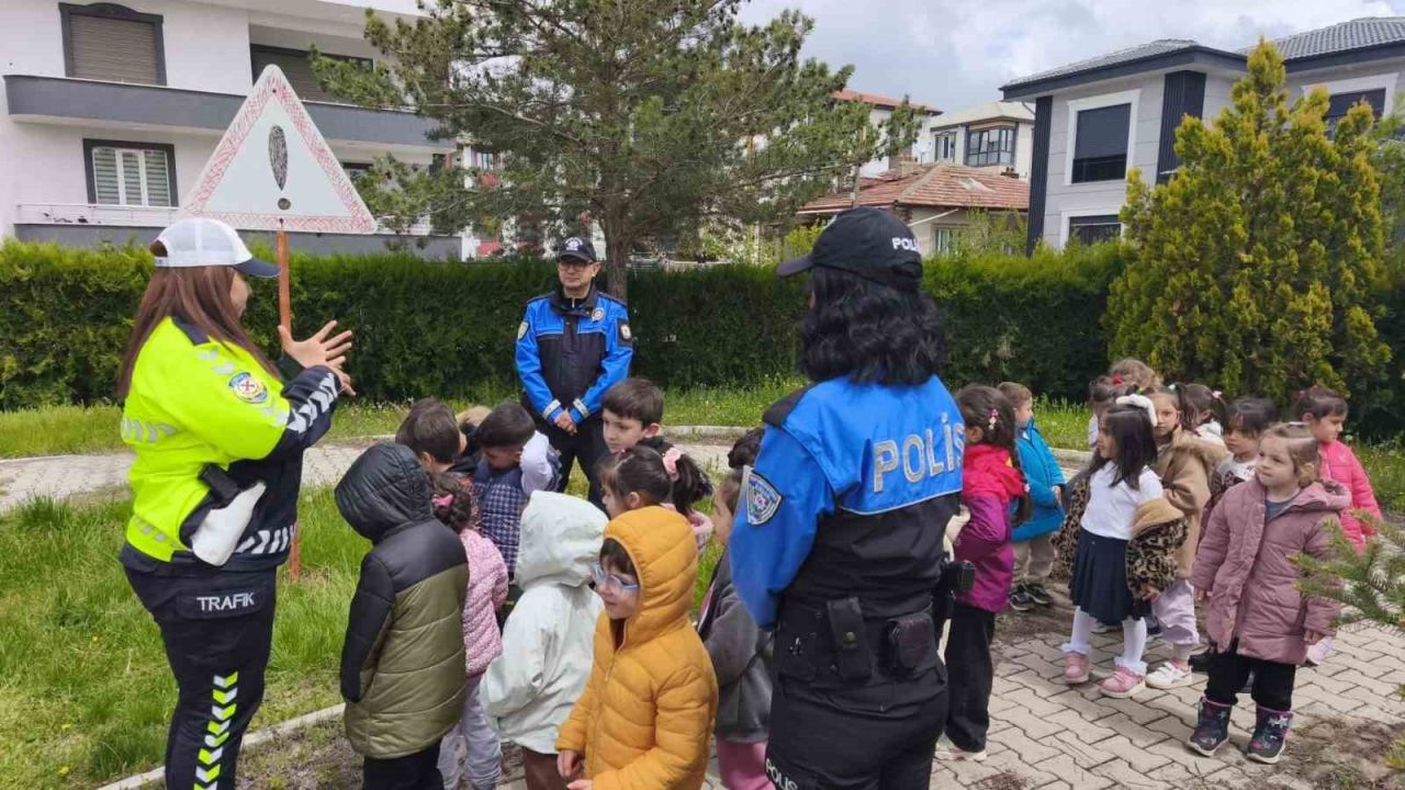 Bahçelievler Anaokulu öğrencilerine trafik bilinci eğitimi