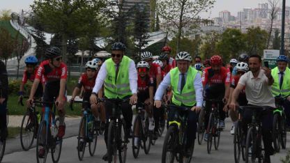 Bakan Bak ve Bakan Memişoğlu Ankara Rize Günleri açılış programında