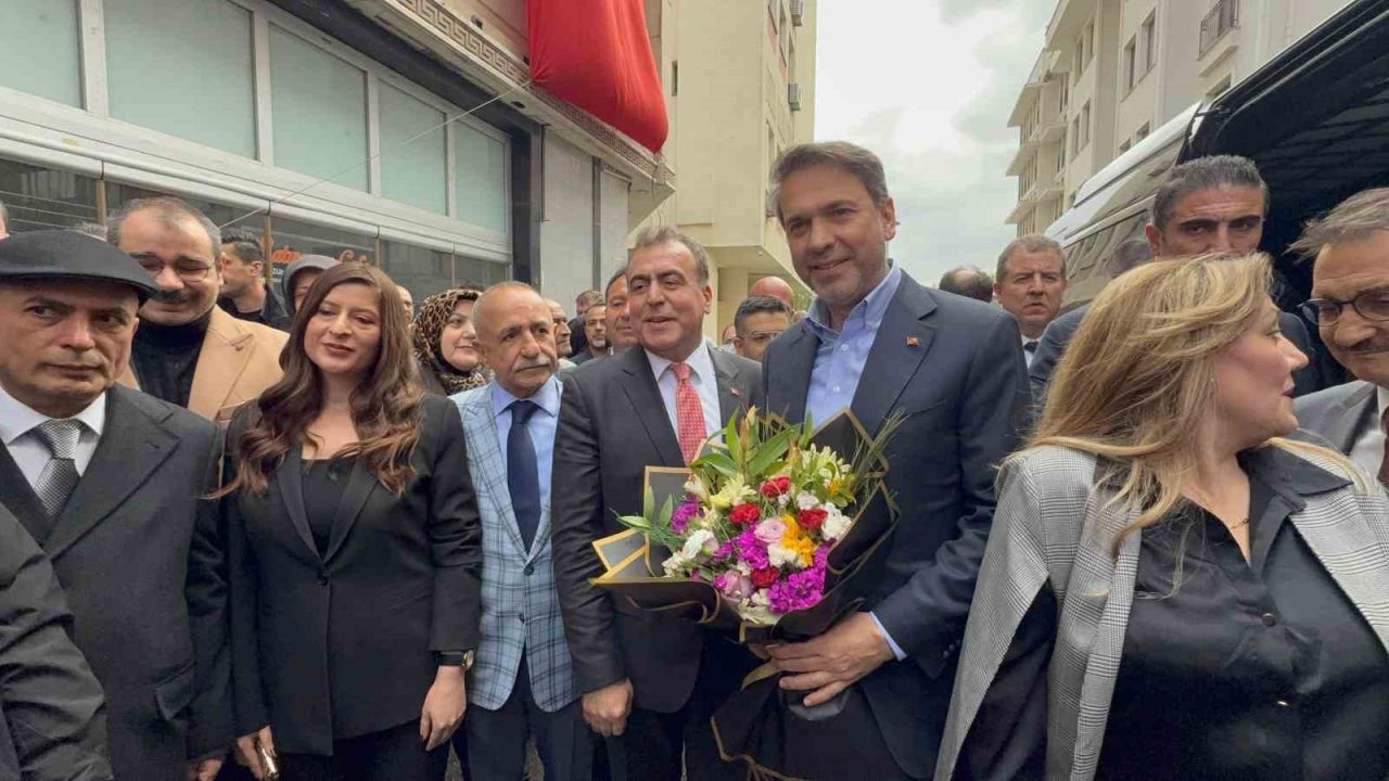 Bakan Bayraktar MHP Eskişehir İl Başkanlığı’nı ziyaret etti