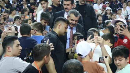 Bakan Tekin: "100 ortaöğretim öğrencisinin 43’ü mesleki eğitime kayıt yaptırdı"
