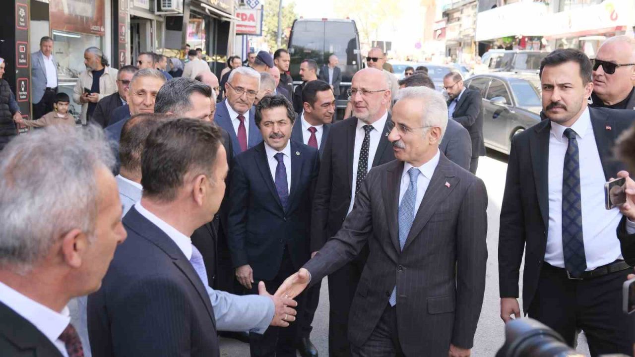 Bakan Uraloğlu: "Hızlı trenle Karaman’dan sadece Konya’ya, İstanbul’a, Ankara’ya değil Akdeniz’e de ulaşmış olacağız"