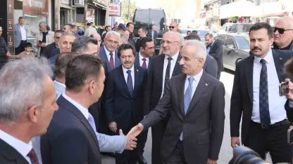 Bakan Uraloğlu: "Hızlı trenle Karaman’dan sadece Konya’ya, İstanbul’a, Ankara’ya değil Akdeniz’e de ulaşmış olacağız"
