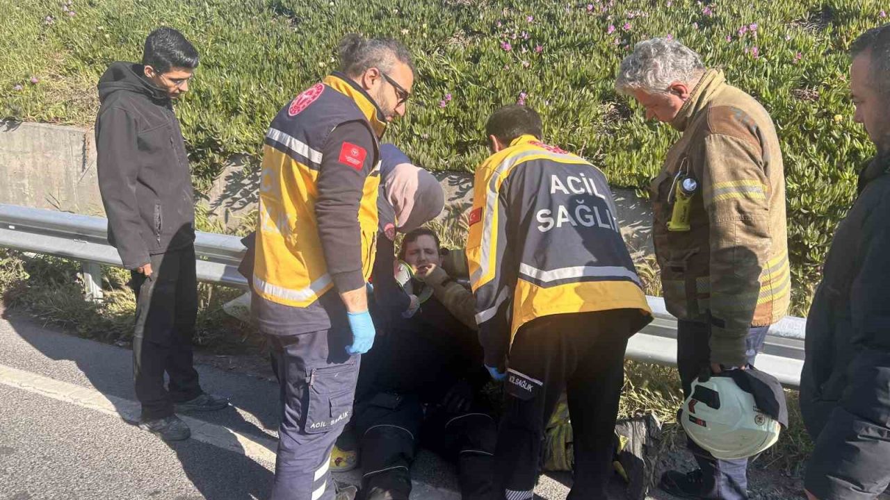 Bakırköy’de kamyonete çarpan motosikletli yaralandı