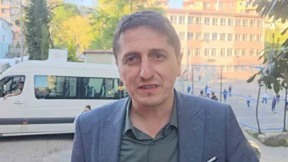 Barış Manço’ya benzeyen sesiyle sosyal medyayı sallayan okul müdürü o anları anlattı