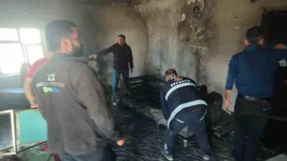 Başkale’de ev yangını