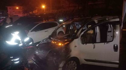 Batman’da park halindeki otomobil yandı
