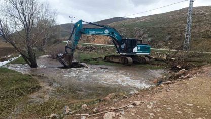 Bayburt’ta kar sularına karşı dere yataklarında önlem alındı
