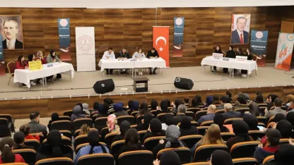 Bayburt’ta liseler arası münazara heyecanı