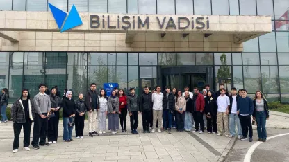 Belediyeden gençlere Bilişim Vadisi gezisi