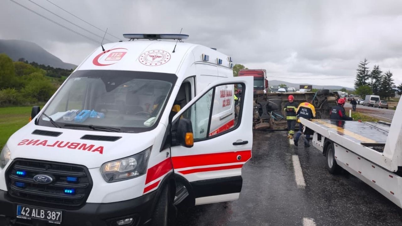 Beyşehir’de devrilen minibüsün sürücüsü yaralandı