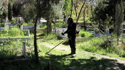 Bilecik’te mezarlıklarda bakım çalışması
