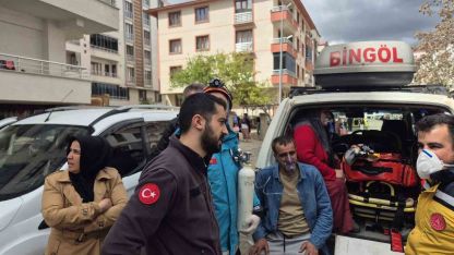 Bingöl’de dumanlar binayı sardı: 13 kişi dumandan etkilendi