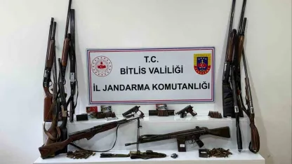 Bitlis’te 20 adrese eş zamanlı baskın: Çok sayıda silah, mühimmat ele geçirildi