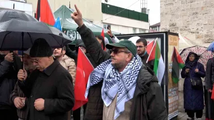 Bolu’da İsrail’in Küresel Sumud Filosu’na saldırısı protesto edildi