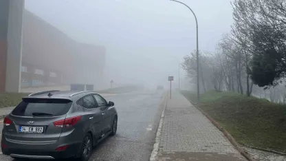 Bolu’da sis görüş mesafesini düşürdü