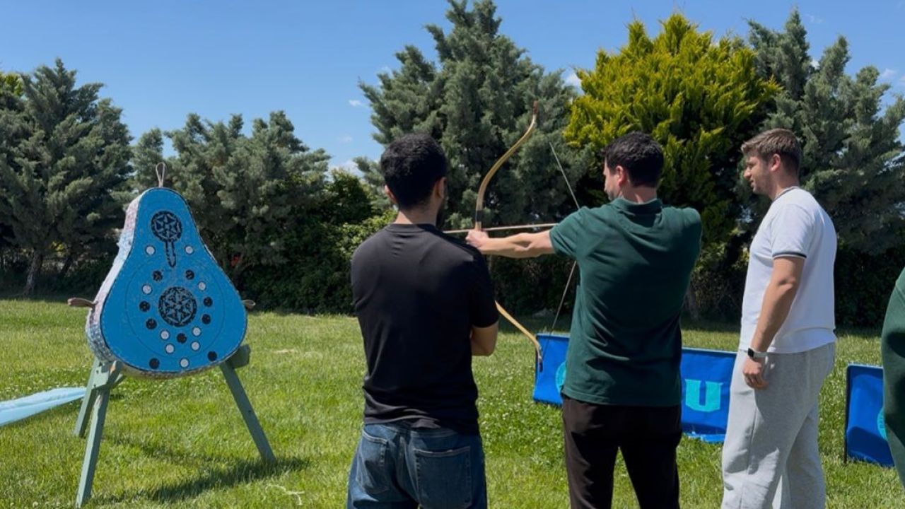 Burhaniye’de üniversiteliler Bahar Şenliğinde coşku yaşadı