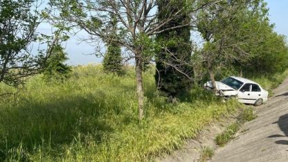 Bursa-Balıkesir kara yolunda tek araçlı kaza: 2 yaralı